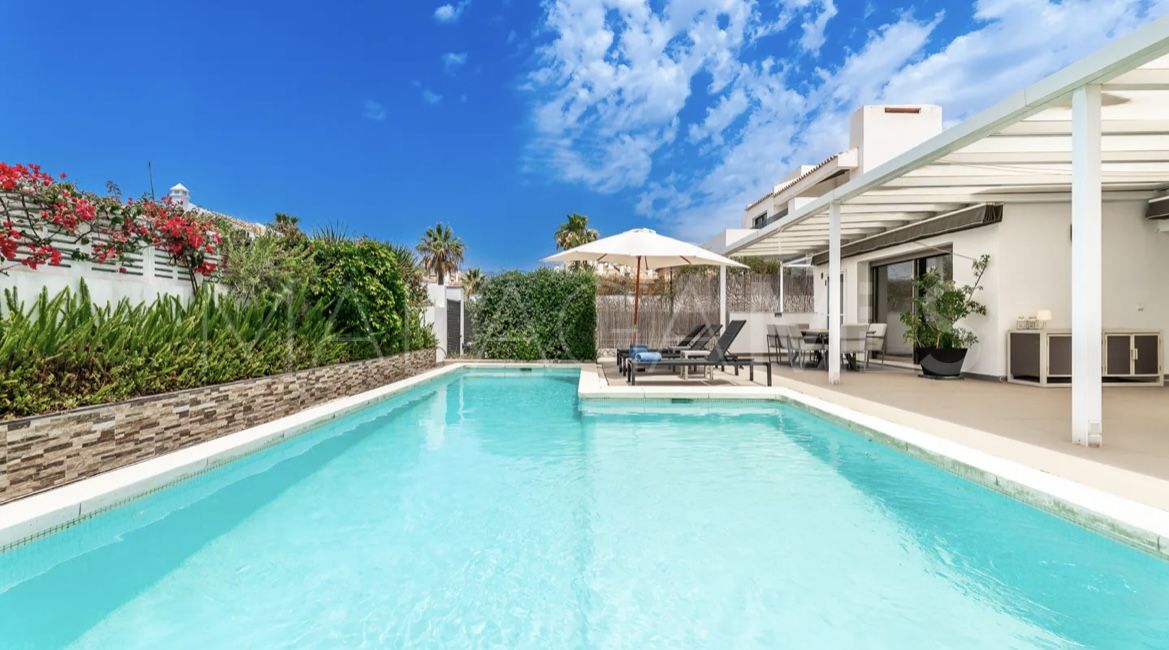 For sale villa in Las Chapas