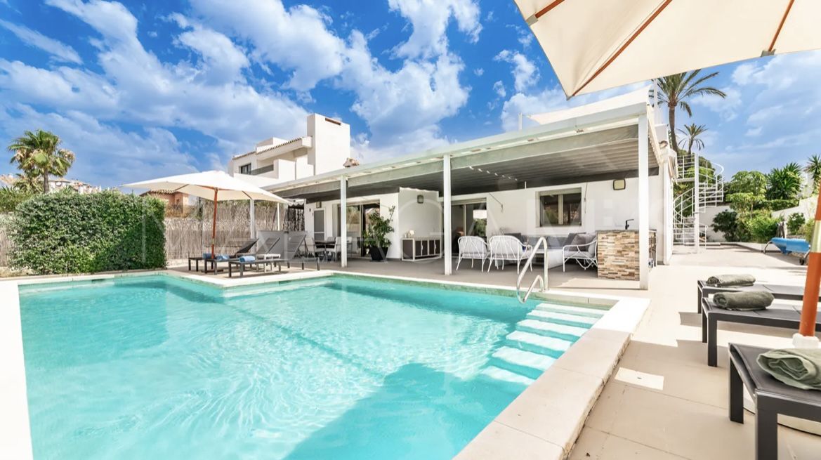 For sale villa in Las Chapas