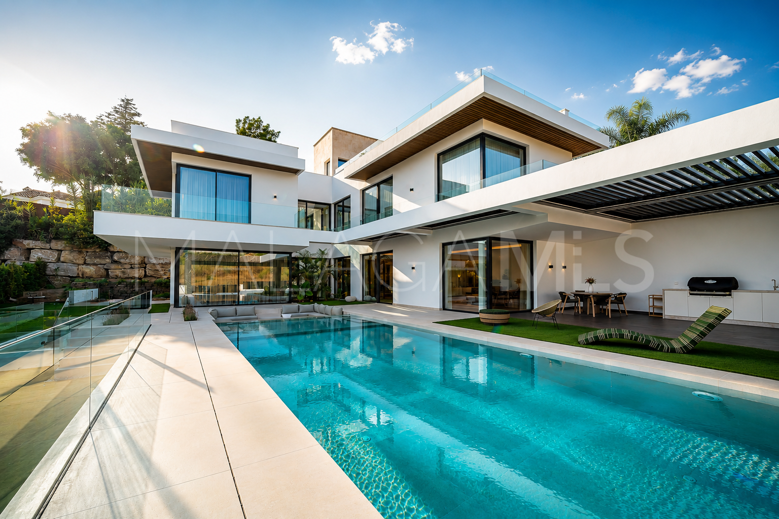 Villa for sale in Altos del Paraiso