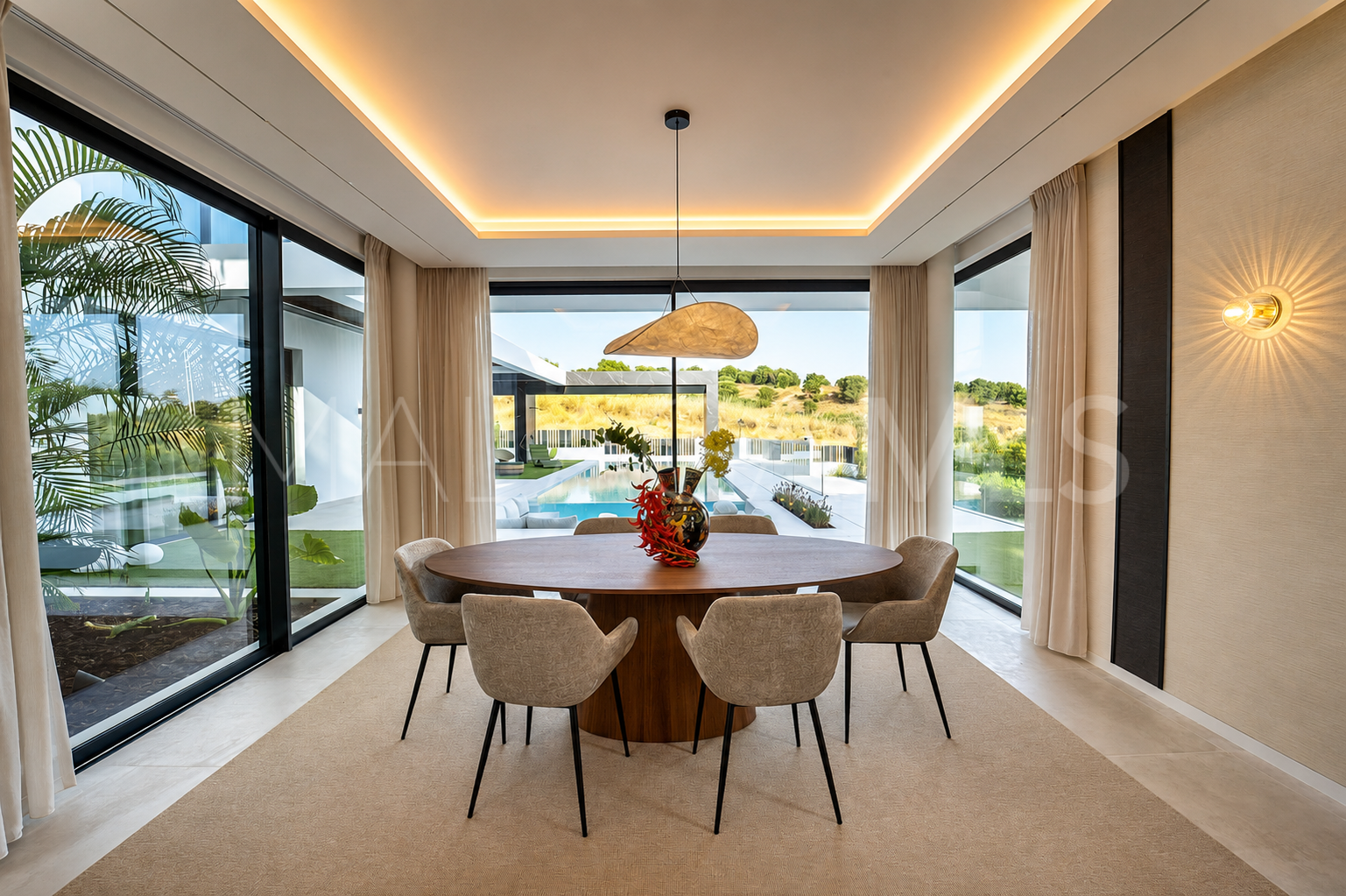 Villa for sale in Altos del Paraiso