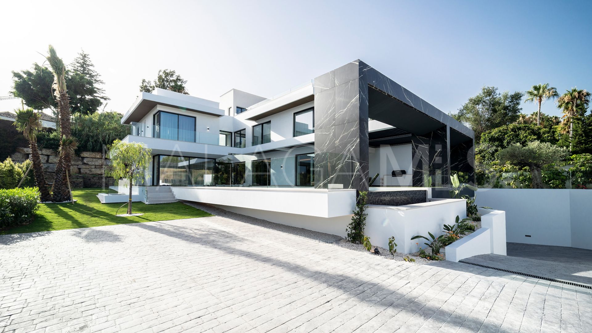 Villa for sale in Altos del Paraiso