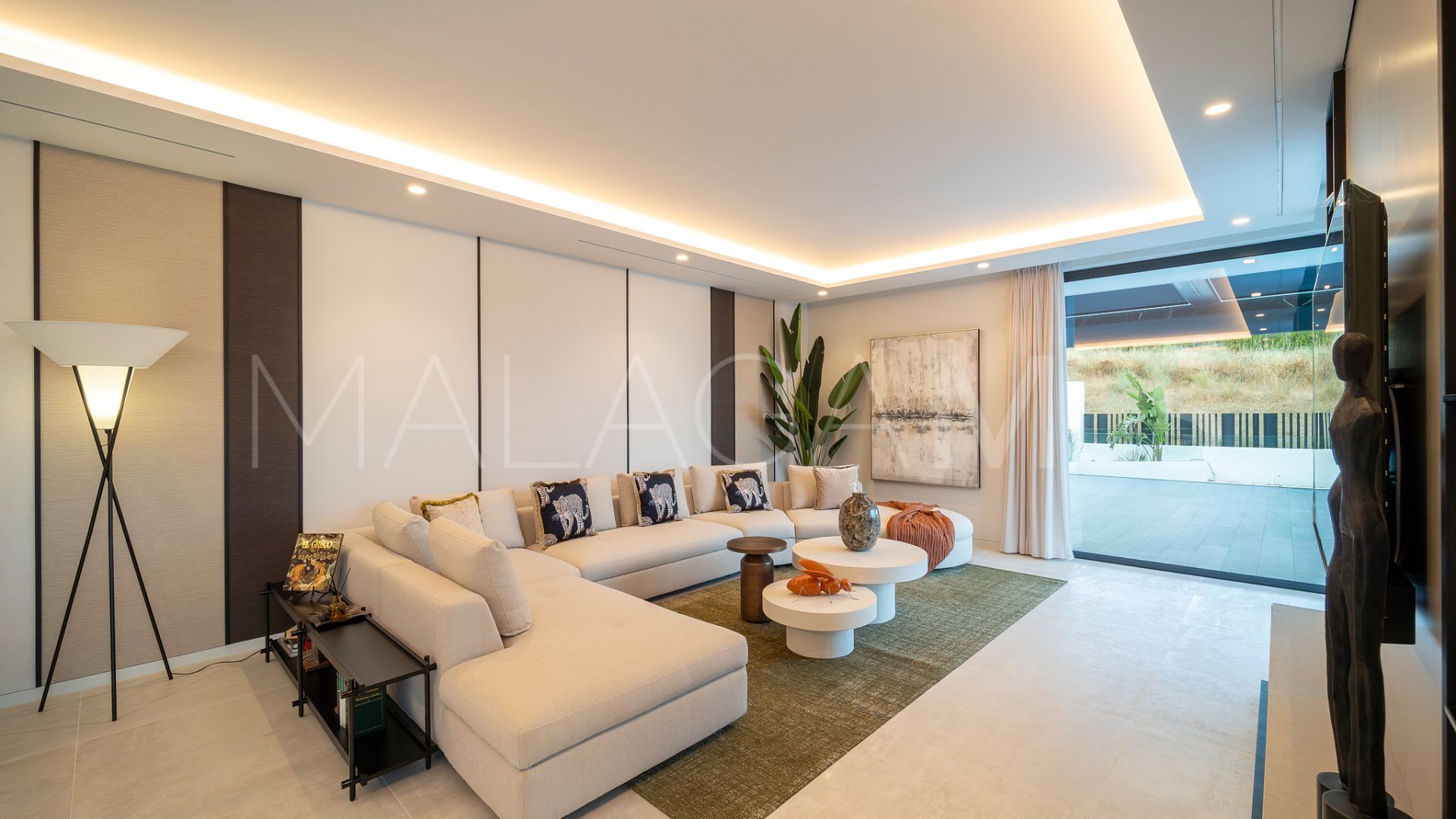 Villa for sale in Altos del Paraiso