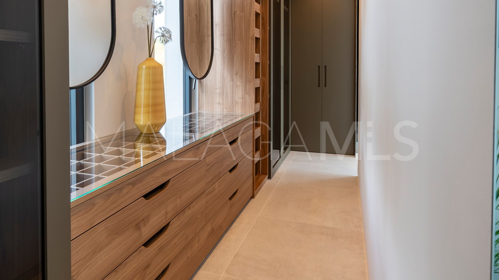 Villa for sale in Altos del Paraiso