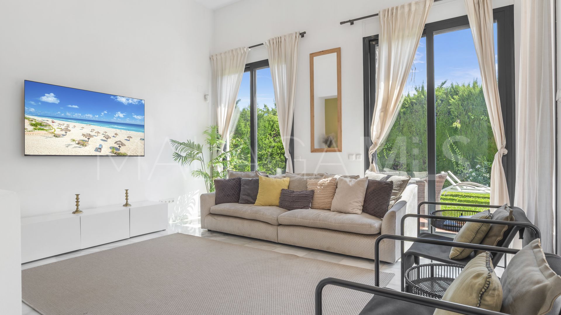 Villa for sale in Nueva Andalucia