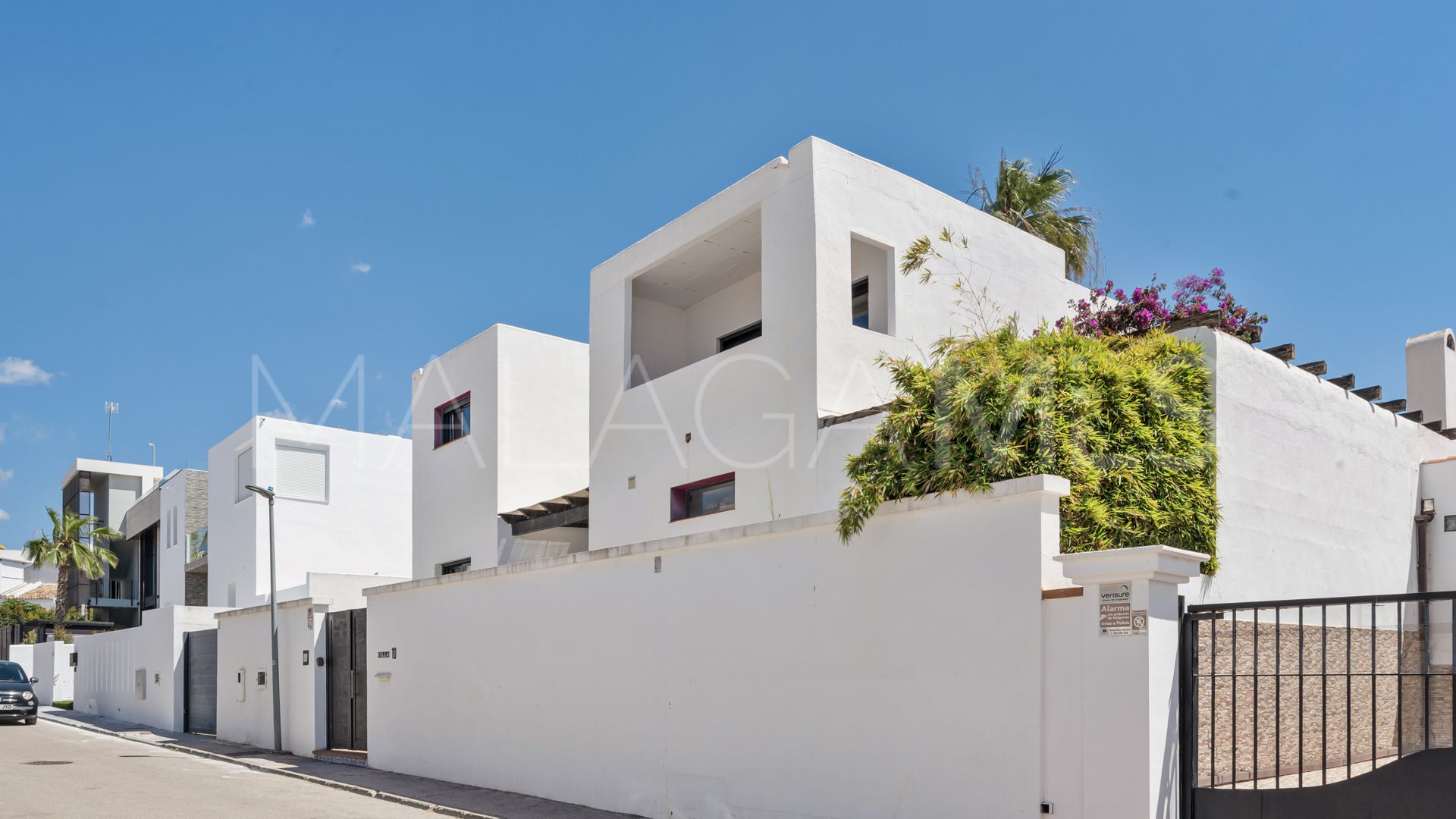 Villa for sale in Nueva Andalucia