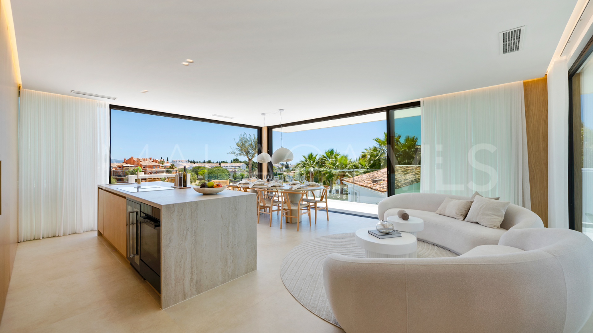 For sale villa with 5 bedrooms in Nueva Andalucia