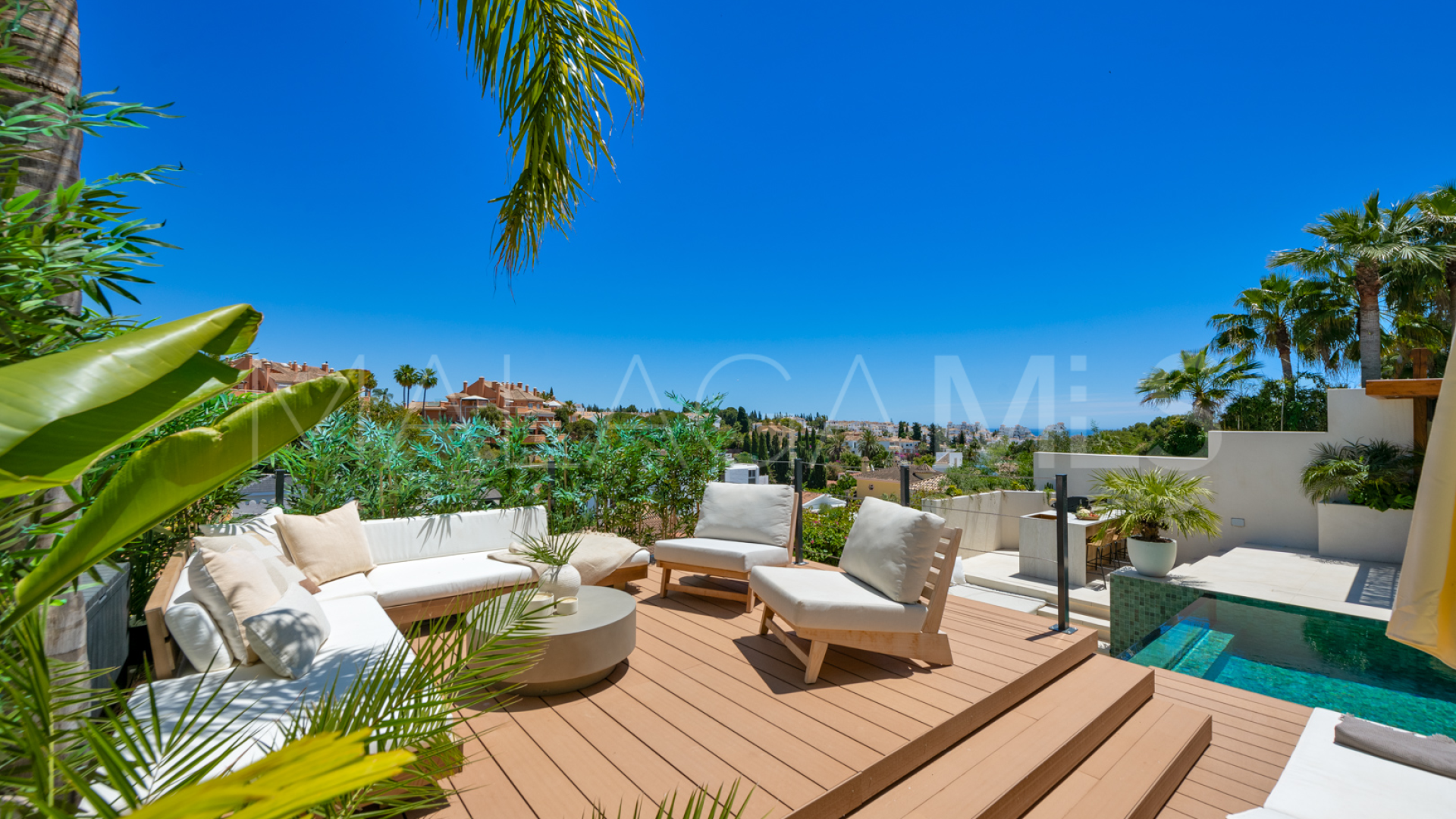 For sale villa with 5 bedrooms in Nueva Andalucia