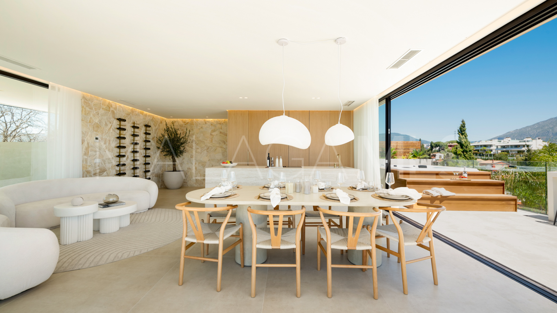 For sale villa with 5 bedrooms in Nueva Andalucia