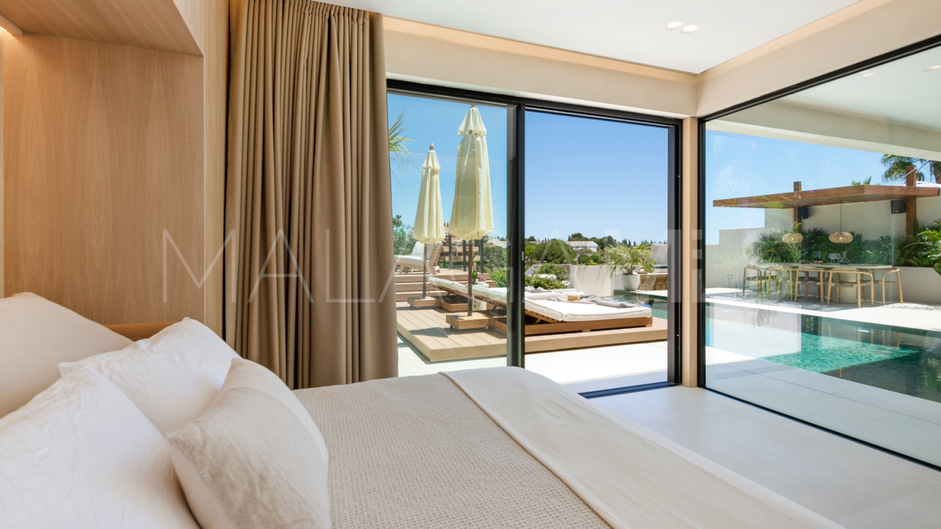 For sale villa with 5 bedrooms in Nueva Andalucia