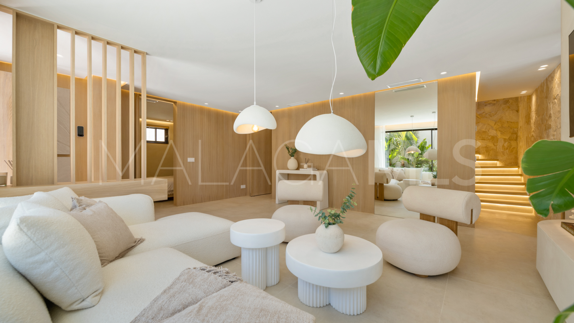 For sale villa with 5 bedrooms in Nueva Andalucia