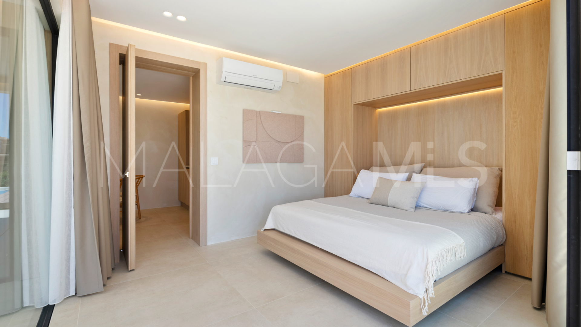 For sale villa with 5 bedrooms in Nueva Andalucia