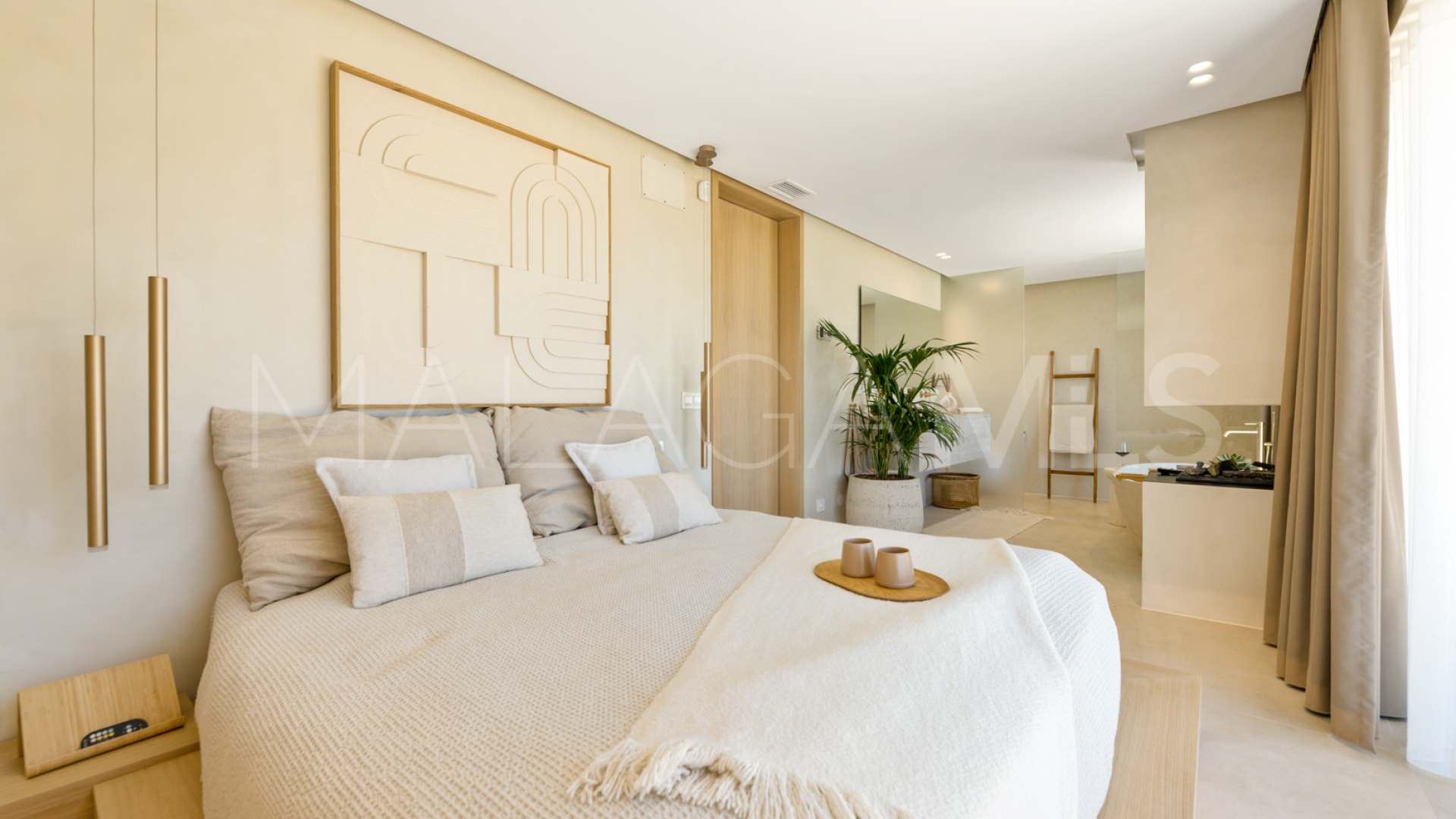 For sale villa with 5 bedrooms in Nueva Andalucia
