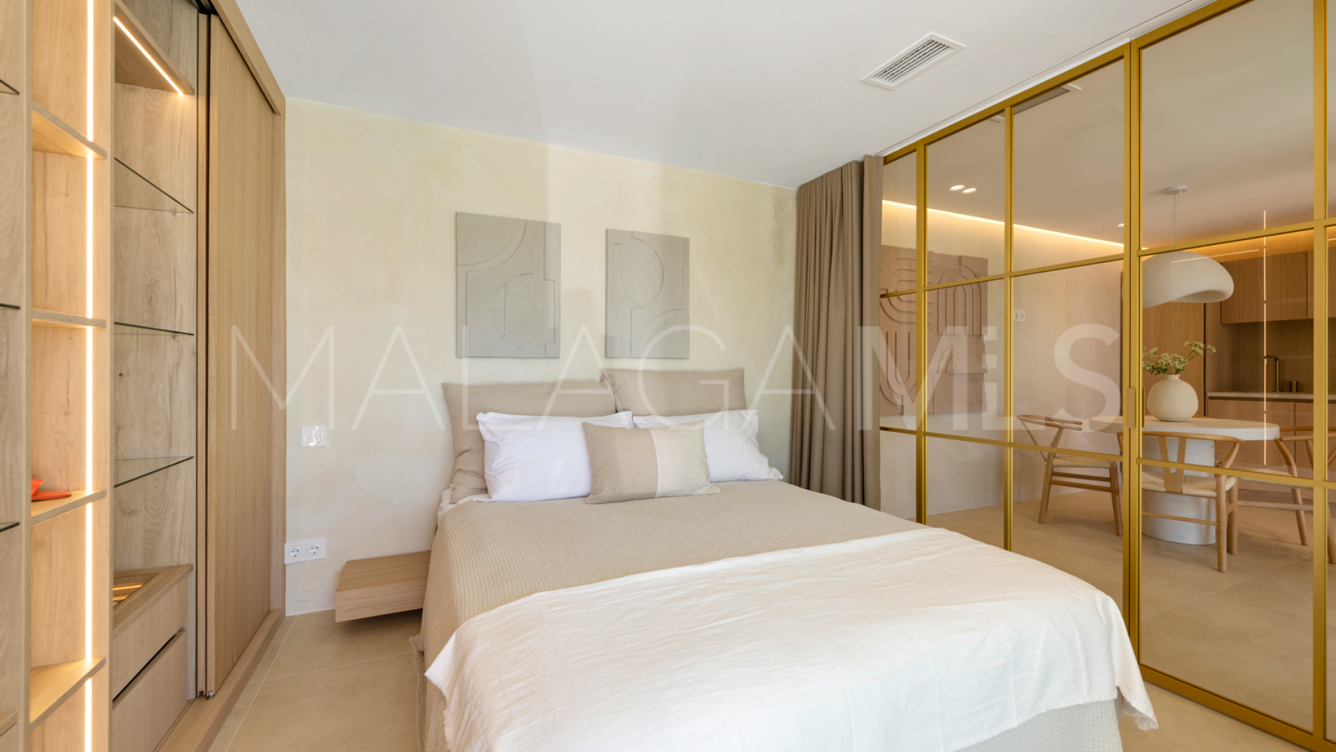 For sale villa with 5 bedrooms in Nueva Andalucia