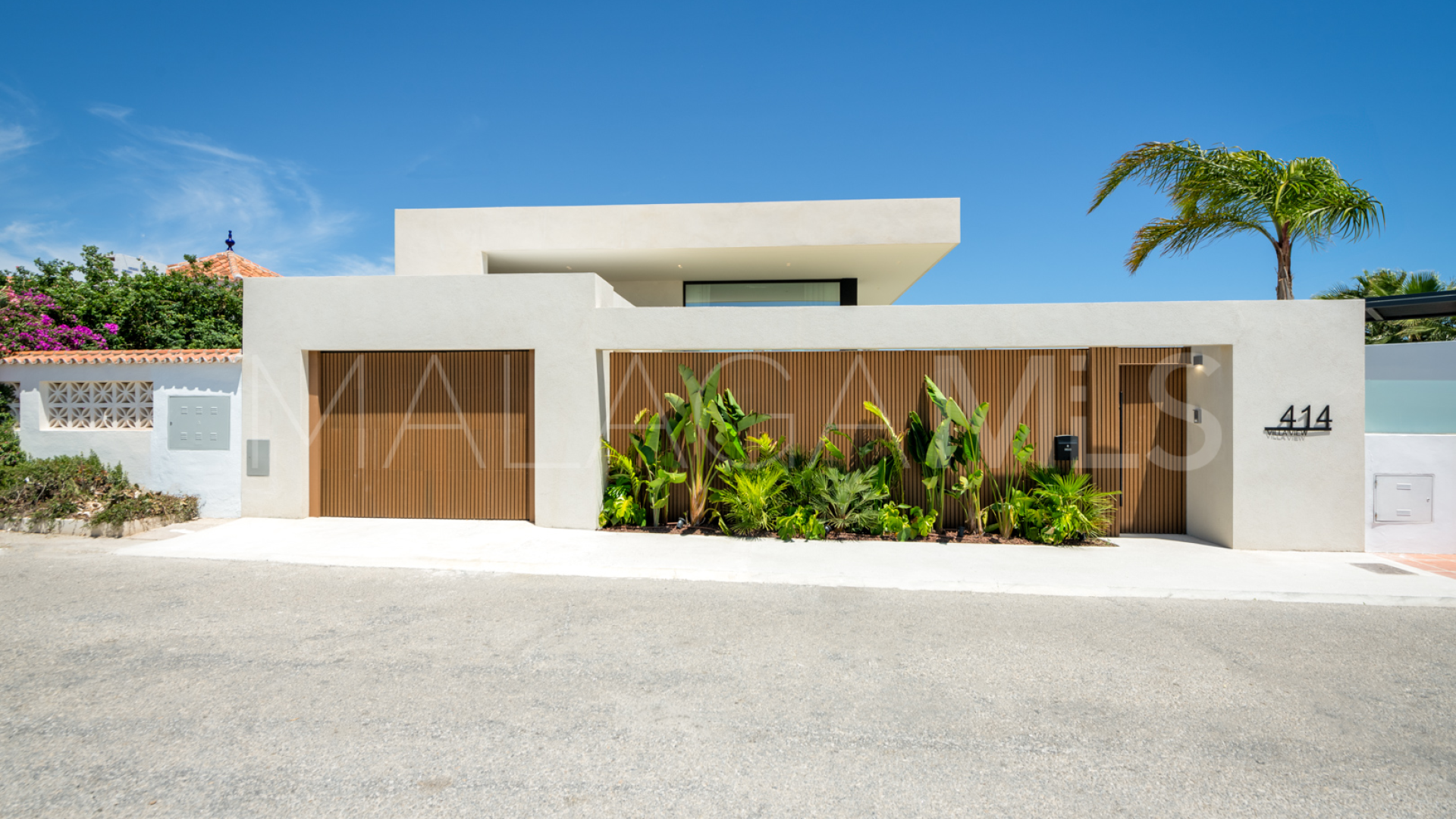 For sale villa with 5 bedrooms in Nueva Andalucia