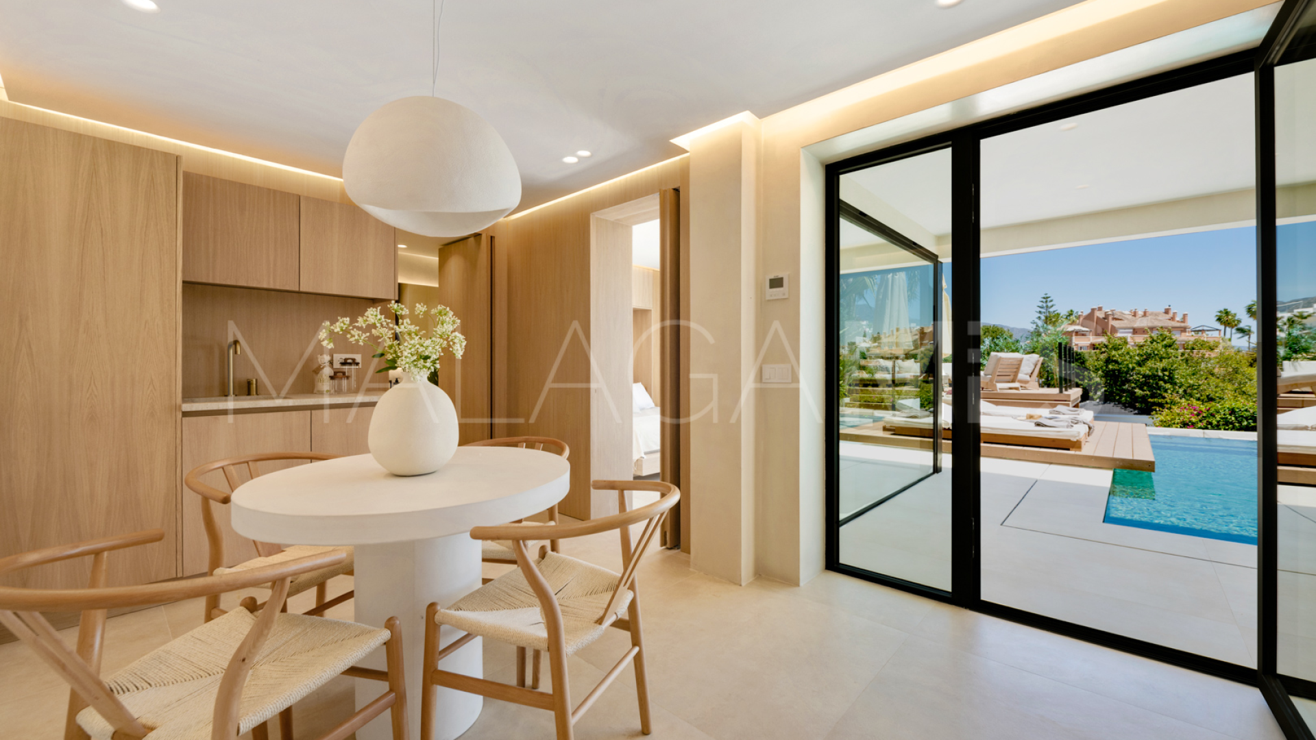 For sale villa with 5 bedrooms in Nueva Andalucia