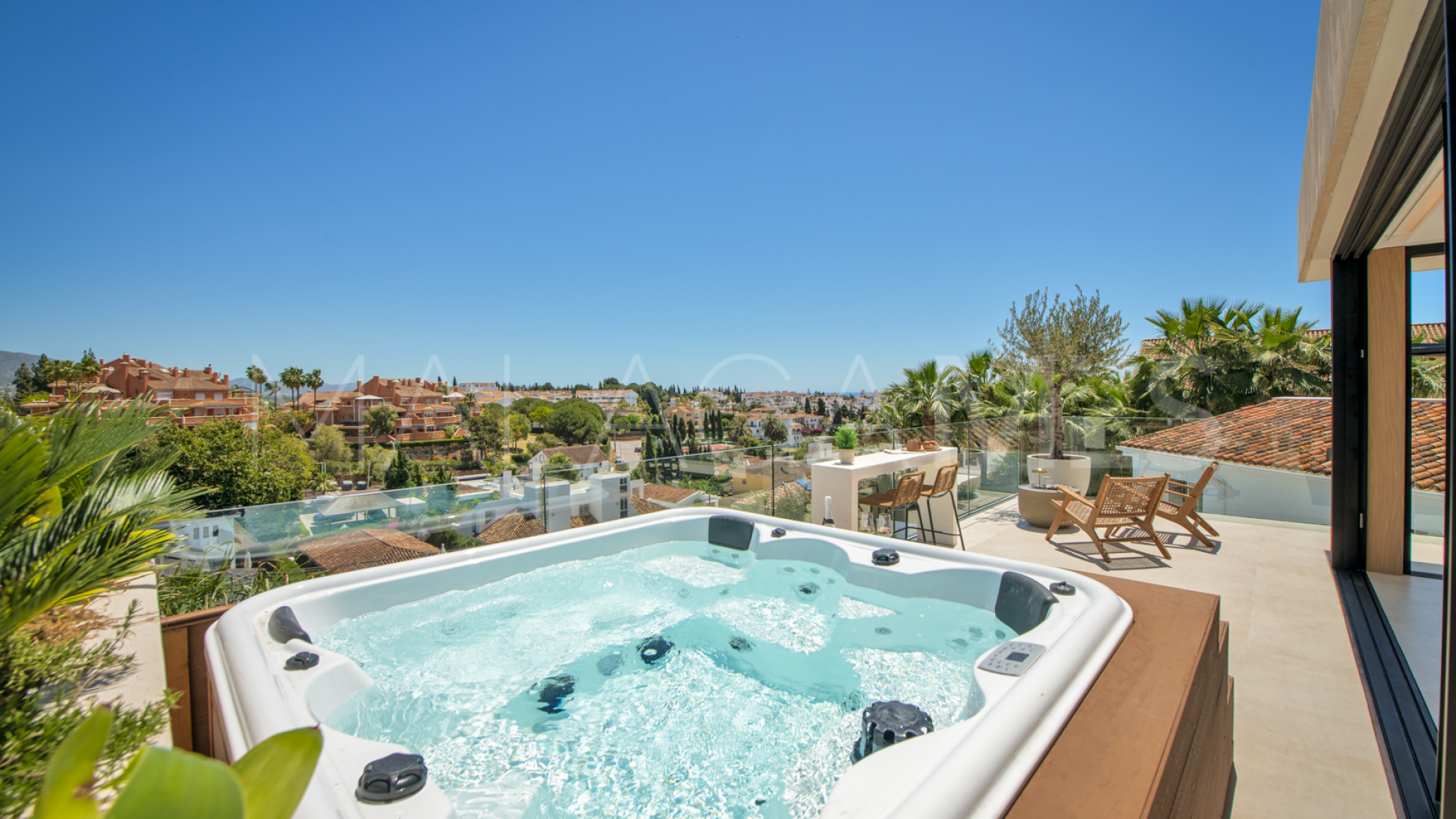 For sale villa with 5 bedrooms in Nueva Andalucia