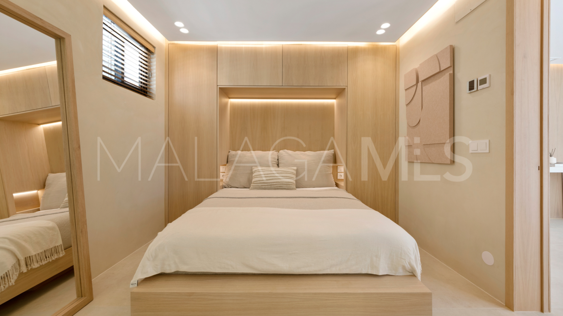 For sale villa with 5 bedrooms in Nueva Andalucia