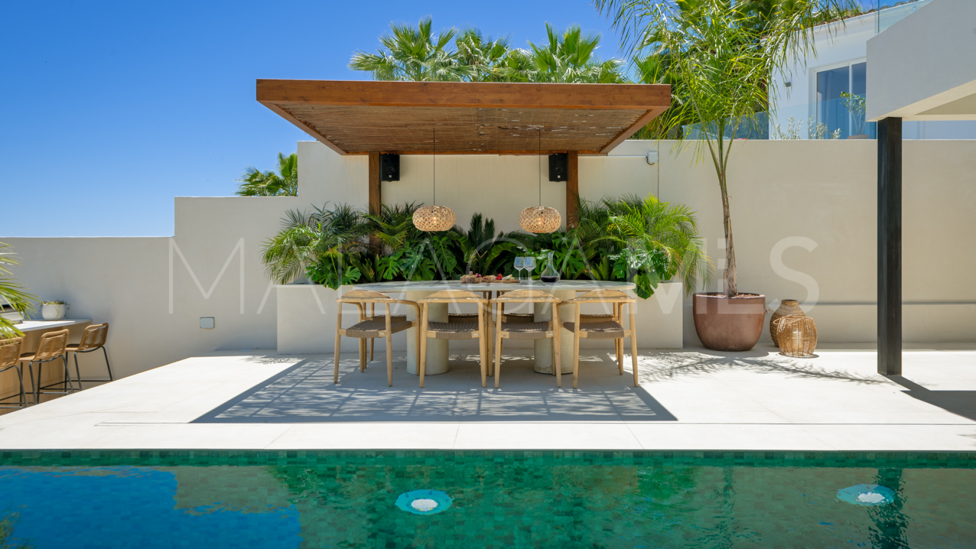 For sale villa with 5 bedrooms in Nueva Andalucia