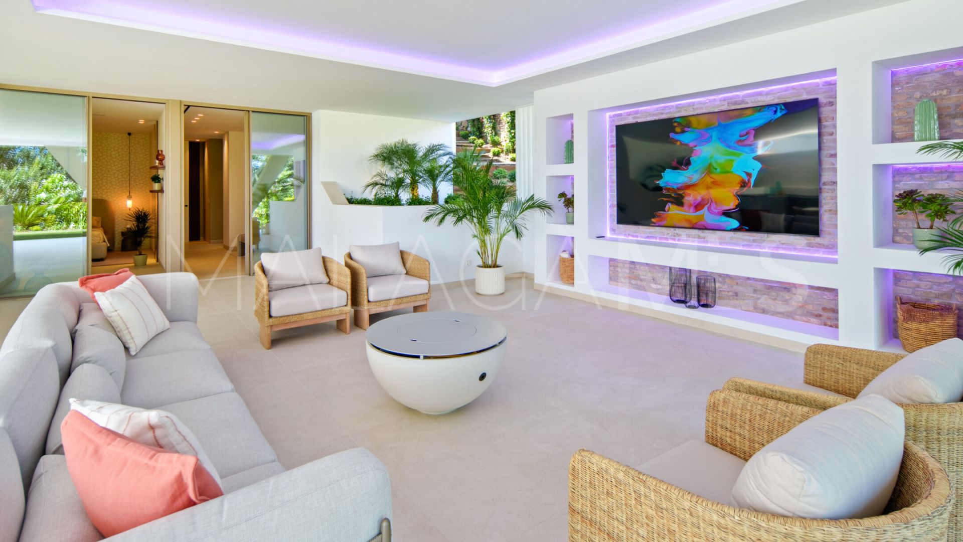 Villa for sale in Nueva Andalucia