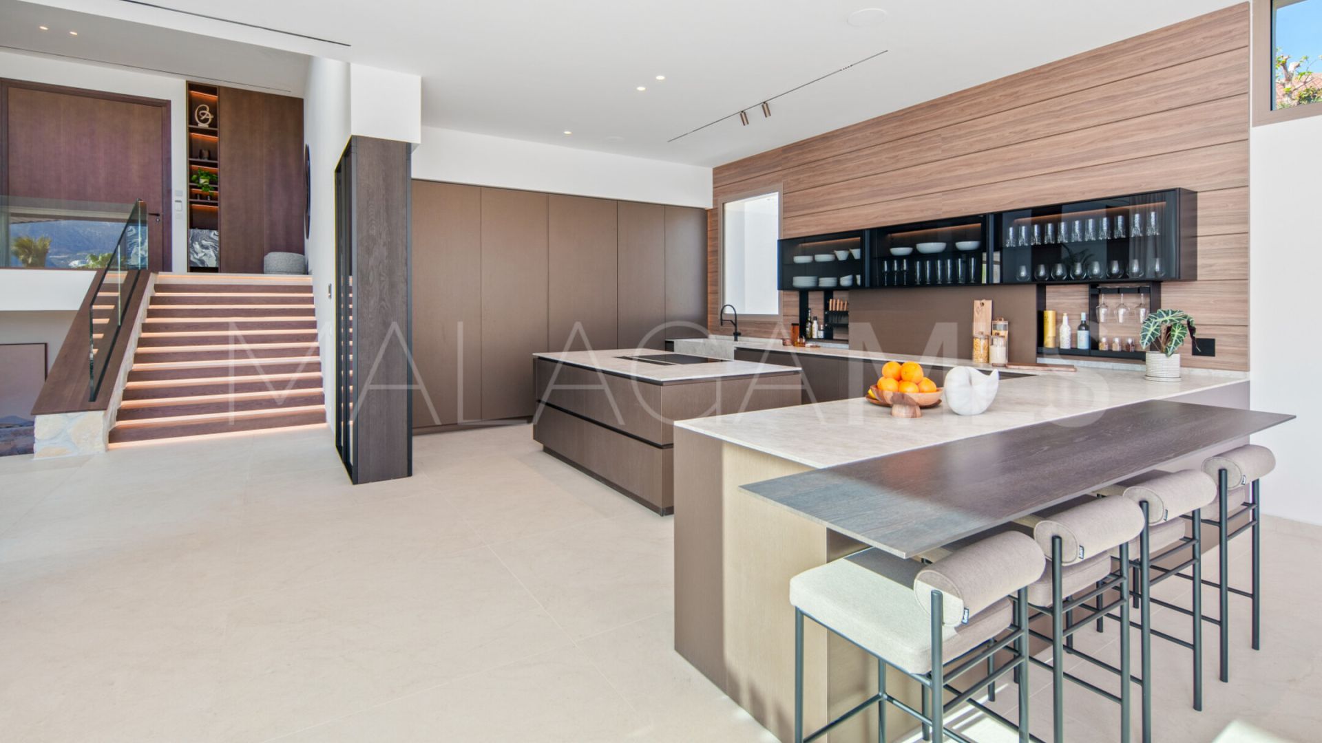 Villa for sale in Nueva Andalucia