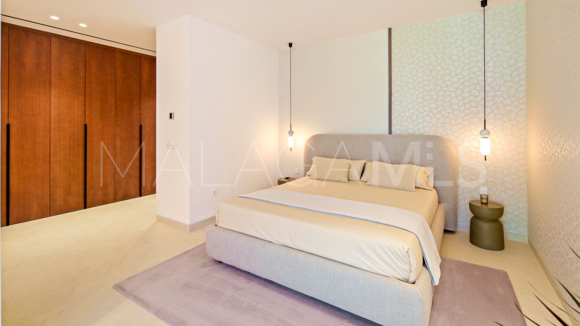 Villa for sale in Nueva Andalucia