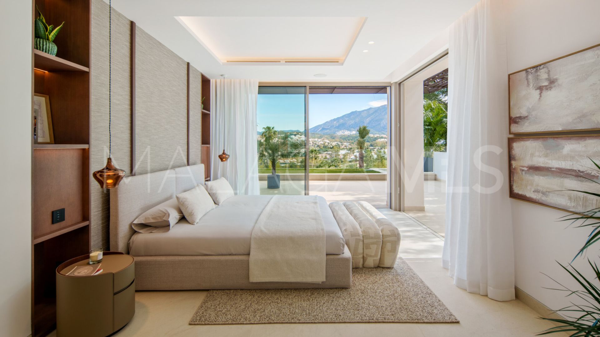 Villa for sale in Nueva Andalucia
