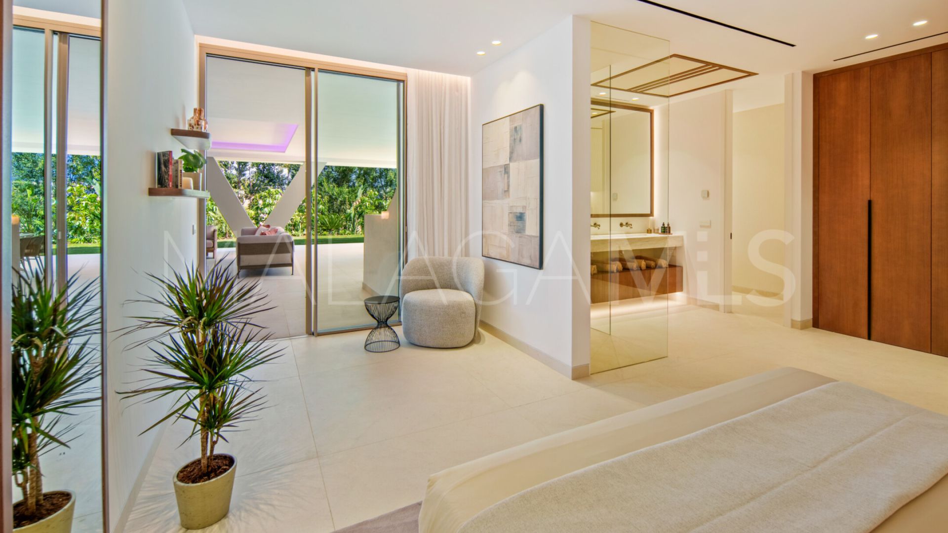 Villa for sale in Nueva Andalucia