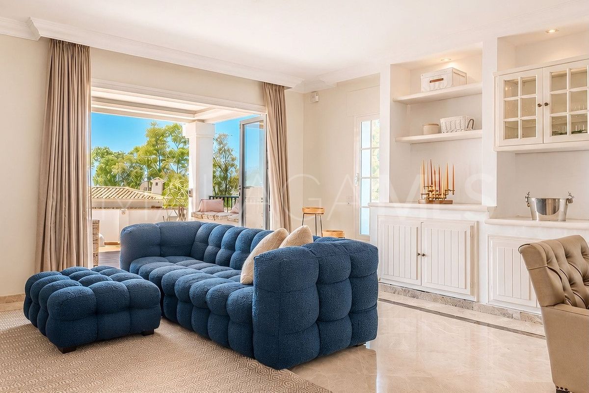 Villa for sale in Nueva Andalucia