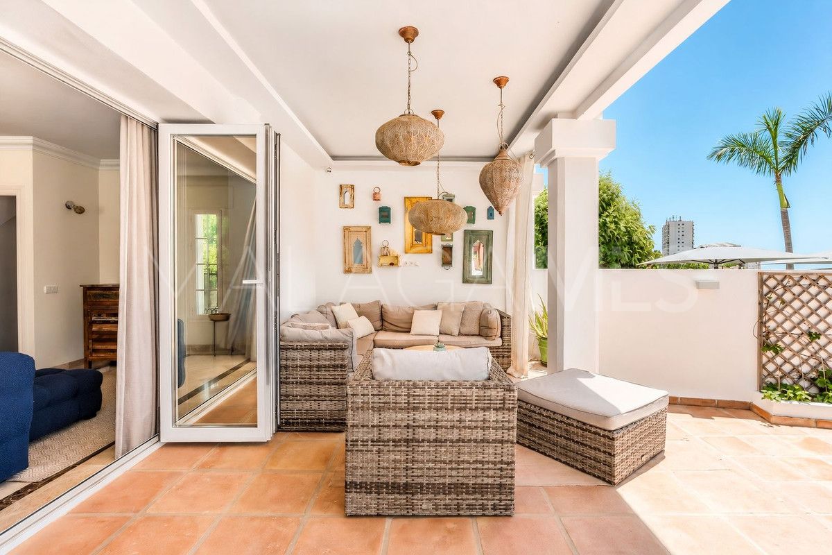 Villa for sale in Nueva Andalucia