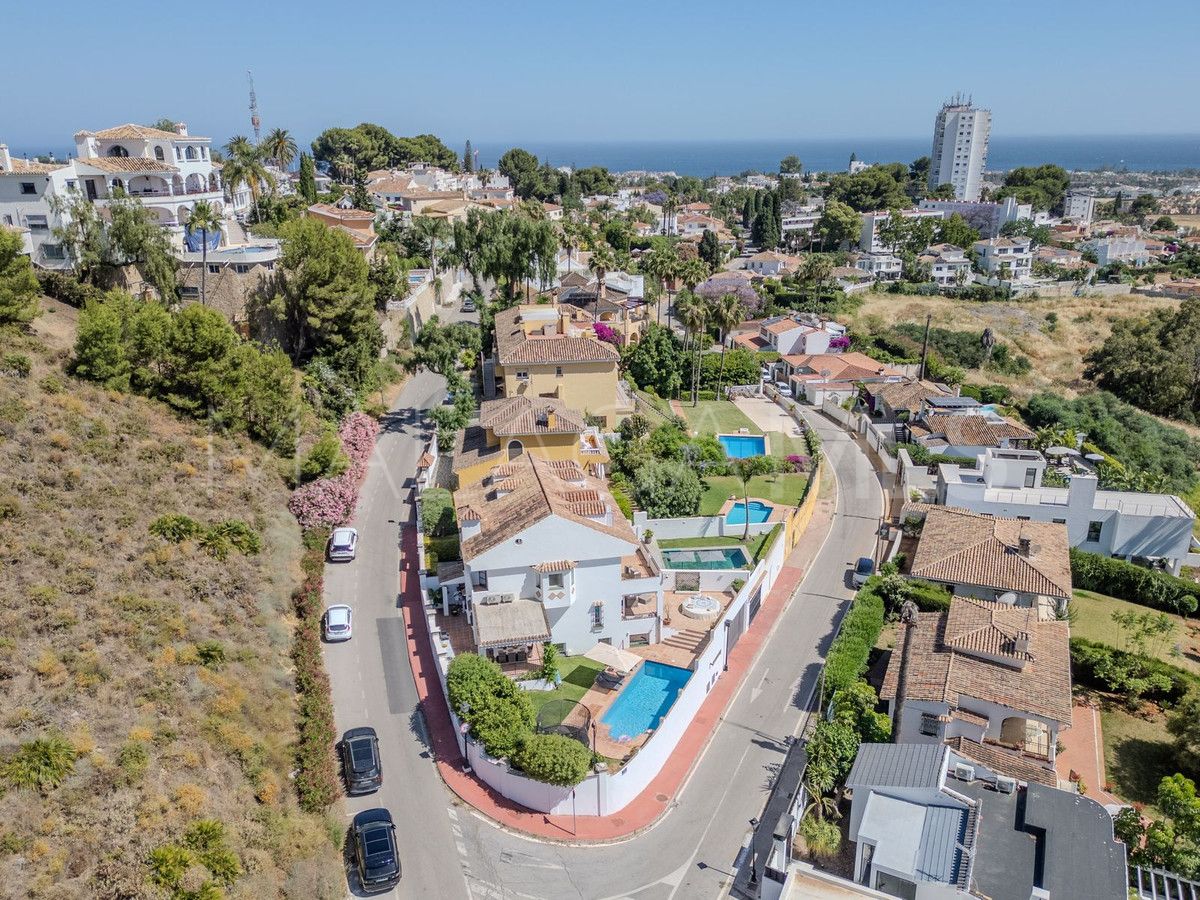 Villa for sale in Nueva Andalucia