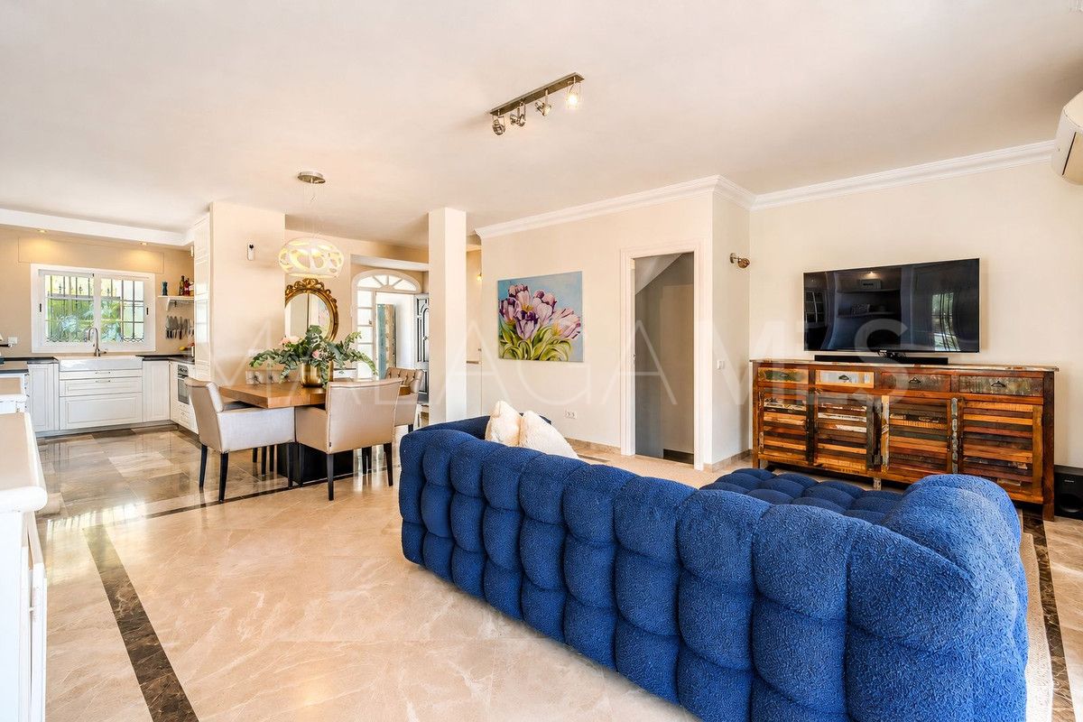 Villa for sale in Nueva Andalucia