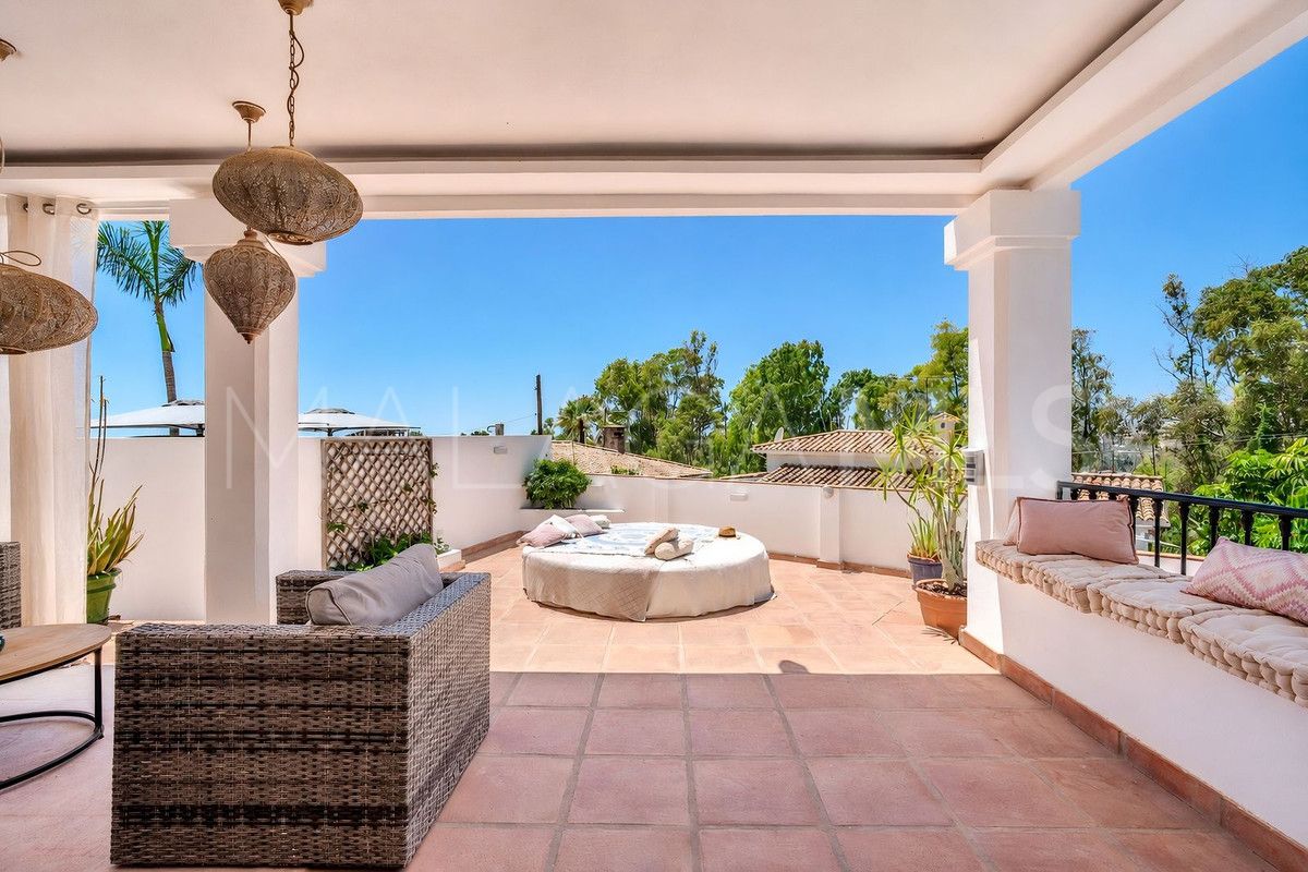 Villa for sale in Nueva Andalucia