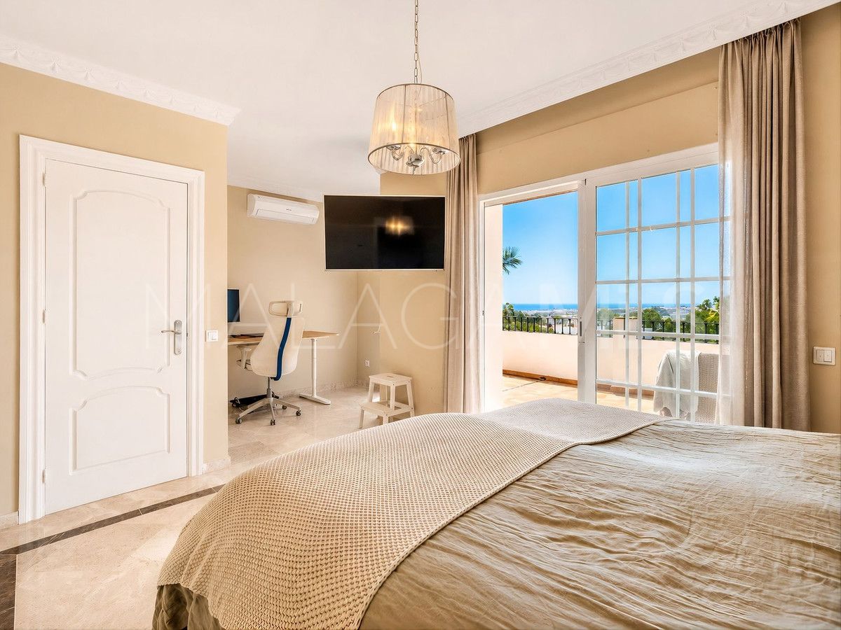 Villa for sale in Nueva Andalucia