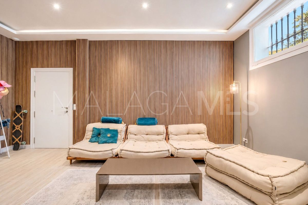 Villa for sale in Nueva Andalucia