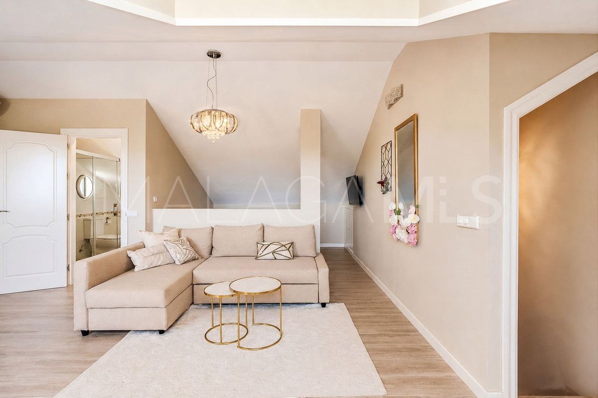 Villa for sale in Nueva Andalucia