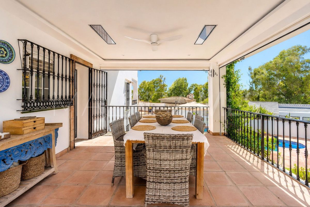 Villa for sale in Nueva Andalucia