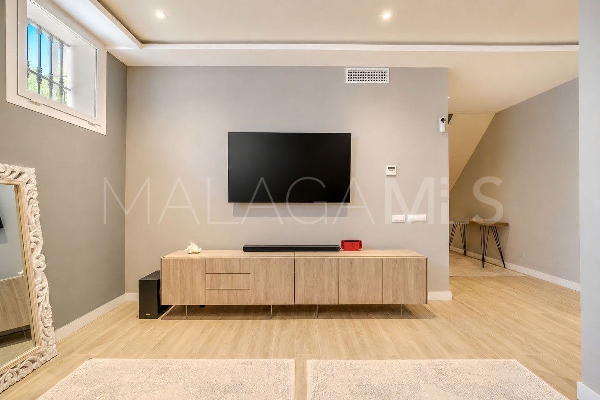 Villa for sale in Nueva Andalucia