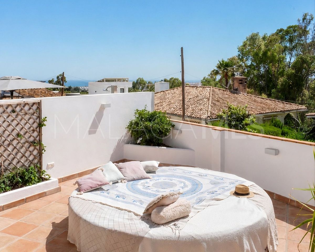 Villa for sale in Nueva Andalucia