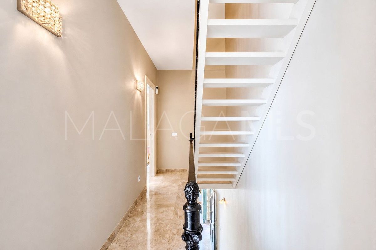 Villa for sale in Nueva Andalucia