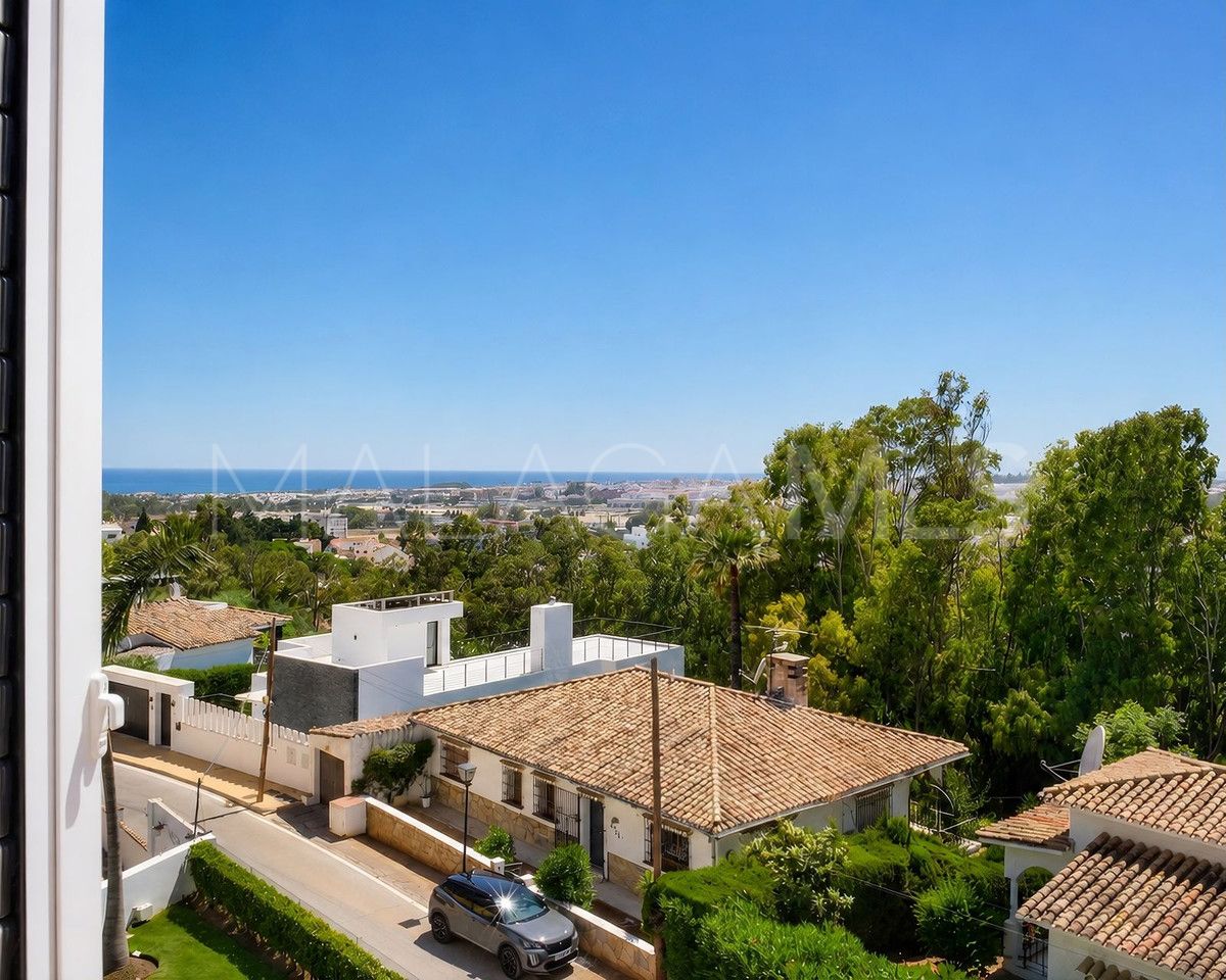 Villa for sale in Nueva Andalucia