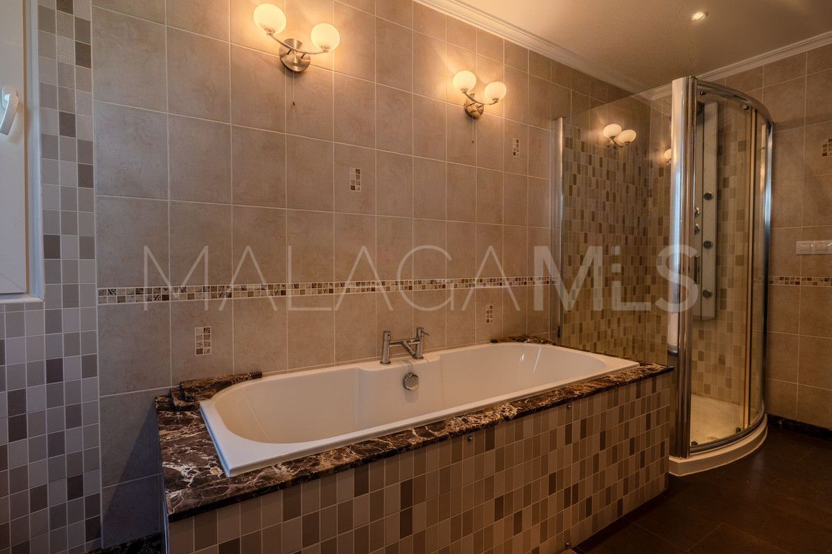 Villa for sale in El Chaparral