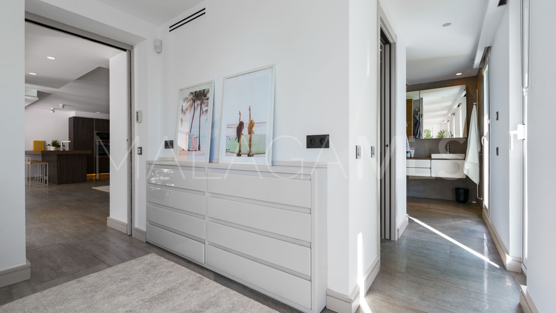 Buy villa in Nueva Andalucia