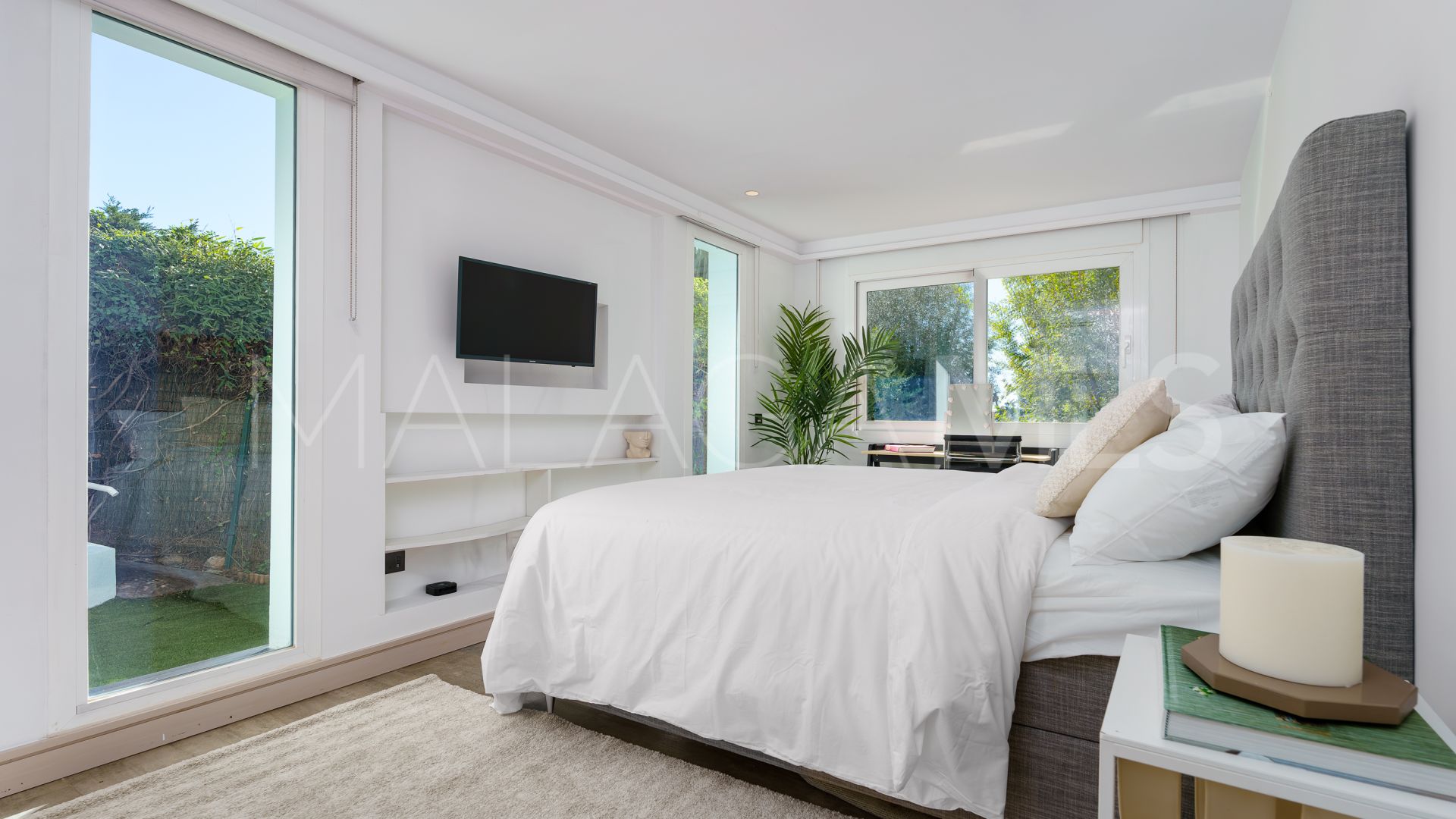 Buy villa in Nueva Andalucia