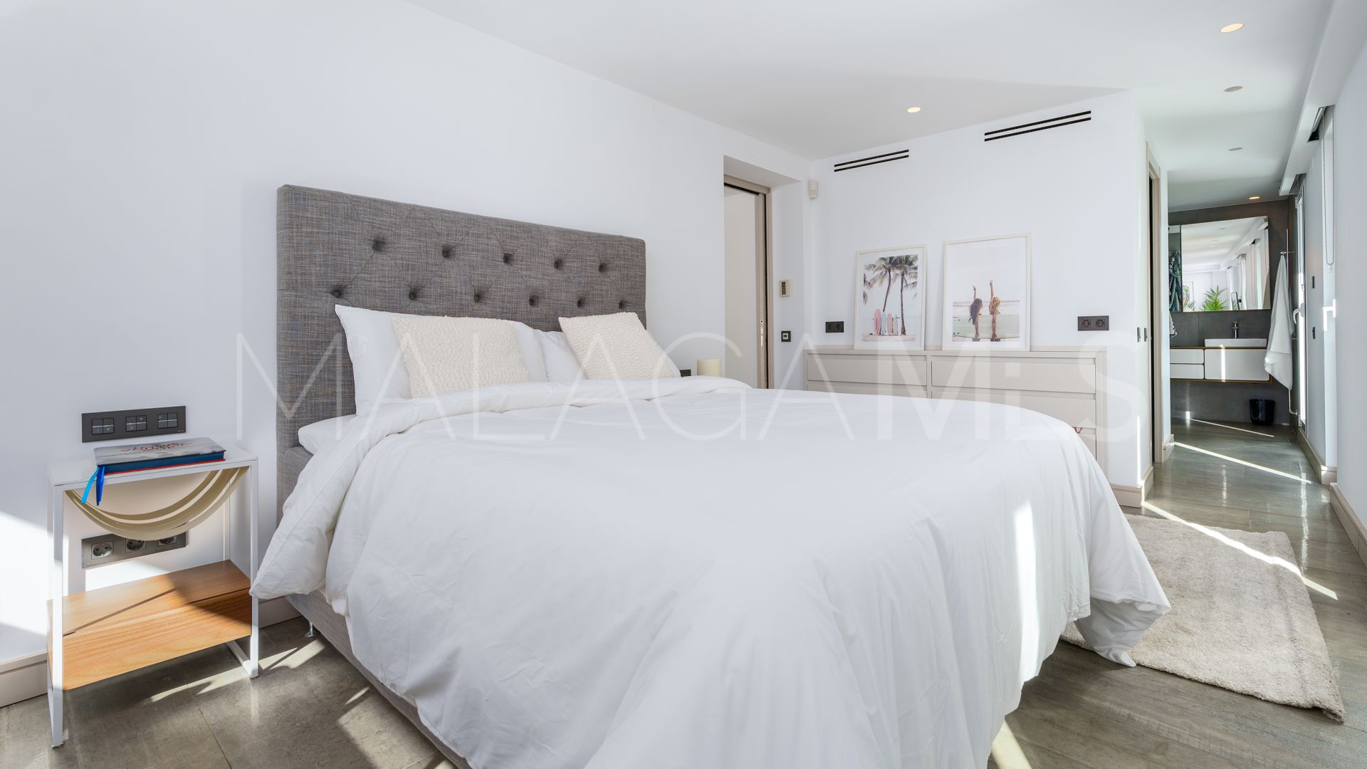 Buy villa in Nueva Andalucia