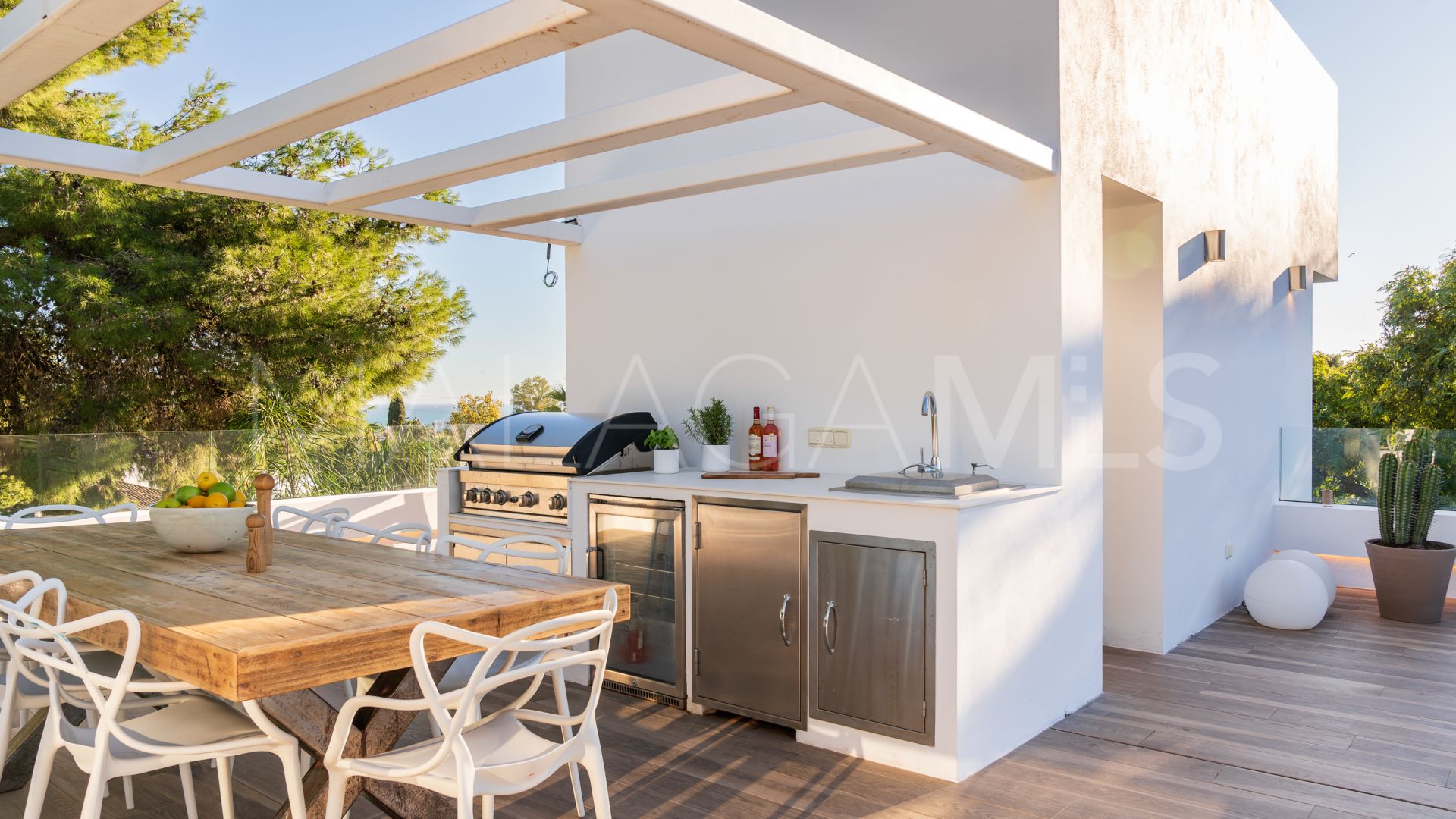 Buy villa in Nueva Andalucia