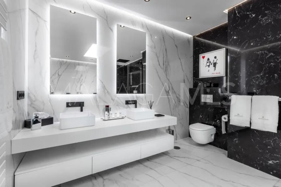 Villa for sale in Guadalpin Banus