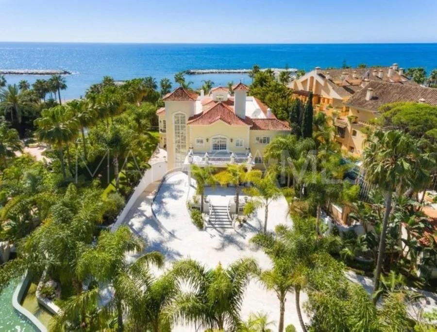 Villa for sale in Guadalpin Banus