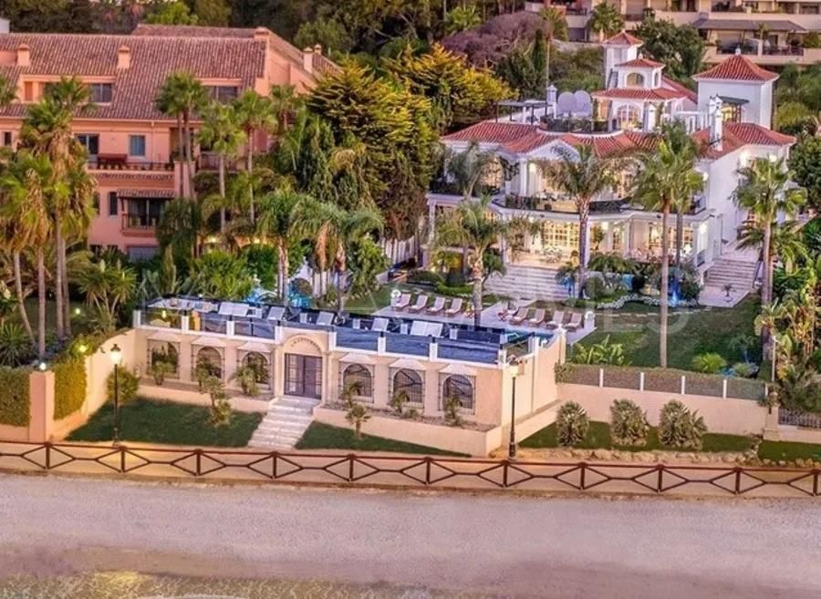 Villa for sale in Guadalpin Banus