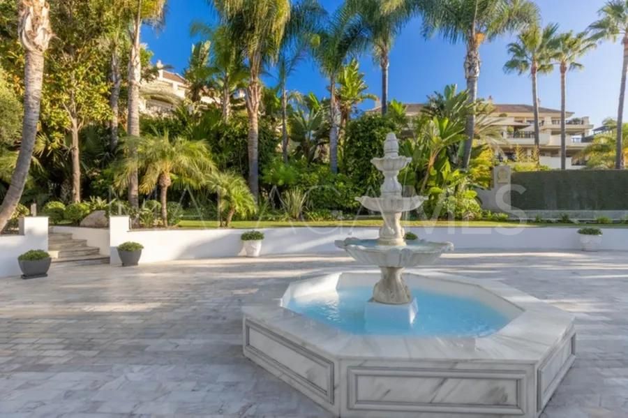 Villa for sale in Guadalpin Banus