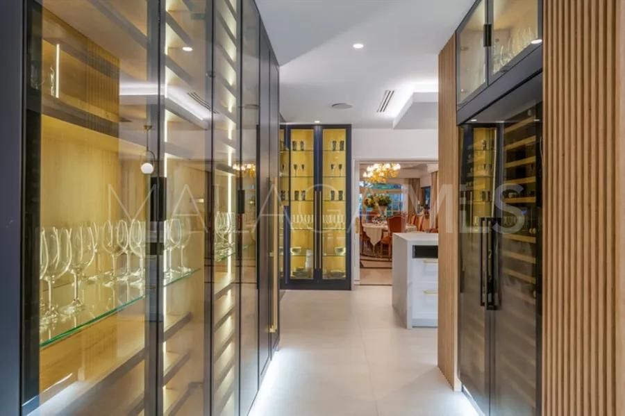 Villa for sale in Guadalpin Banus